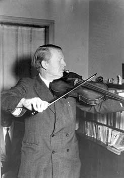 1896年11月29日 丹麥蛋白質學家 Kaj Ulrik Linderstrøm-Lang 誕生