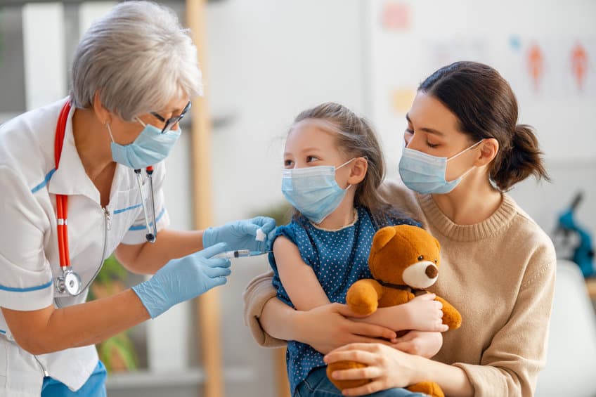 兒童該打新冠疫苗嗎?FDA 僅許可 BNT、莫德納鎖定幼兒族群接種