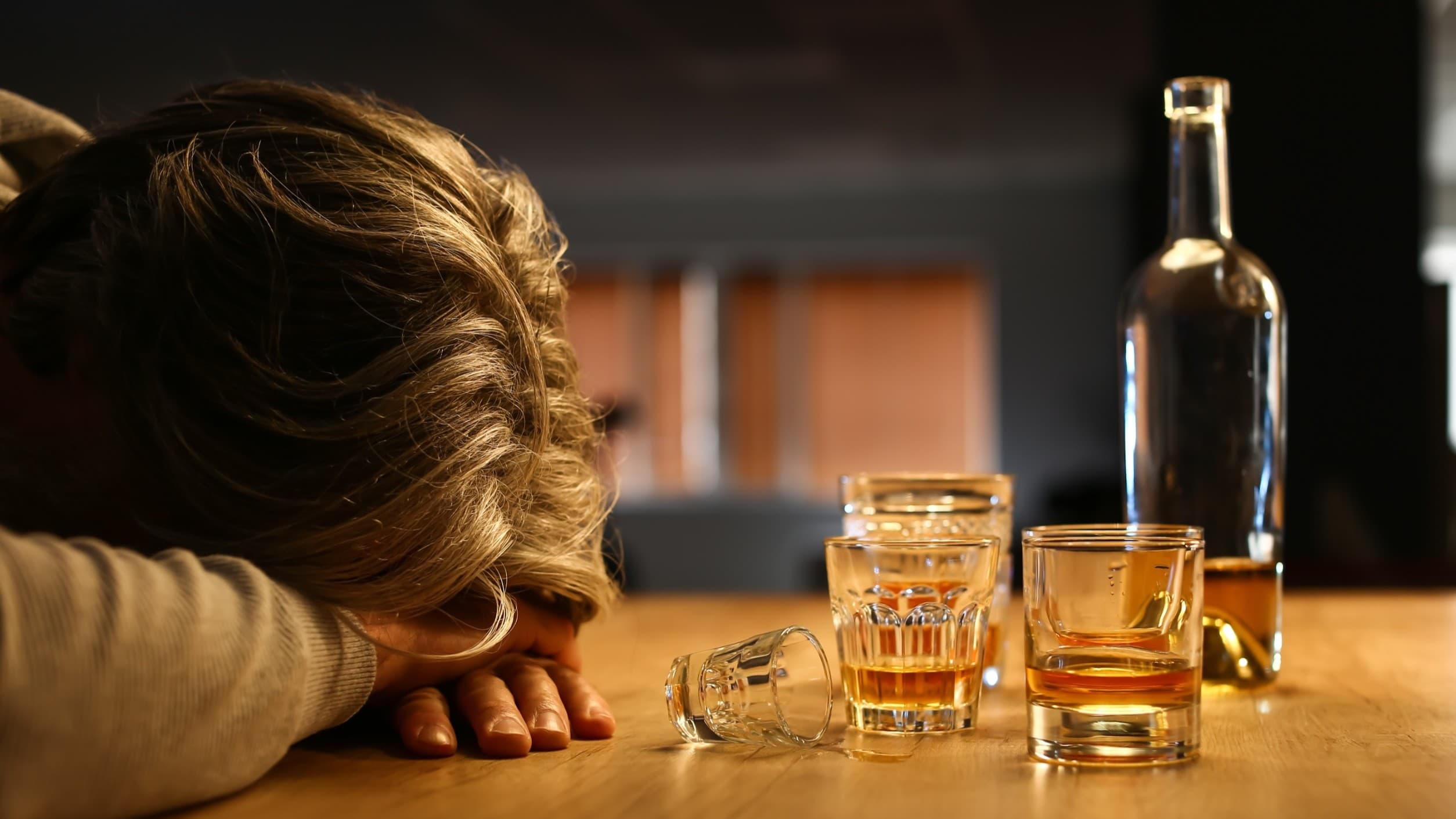 酗酒如何影響情緒行為?發現酒精成癮影響大腦的機制