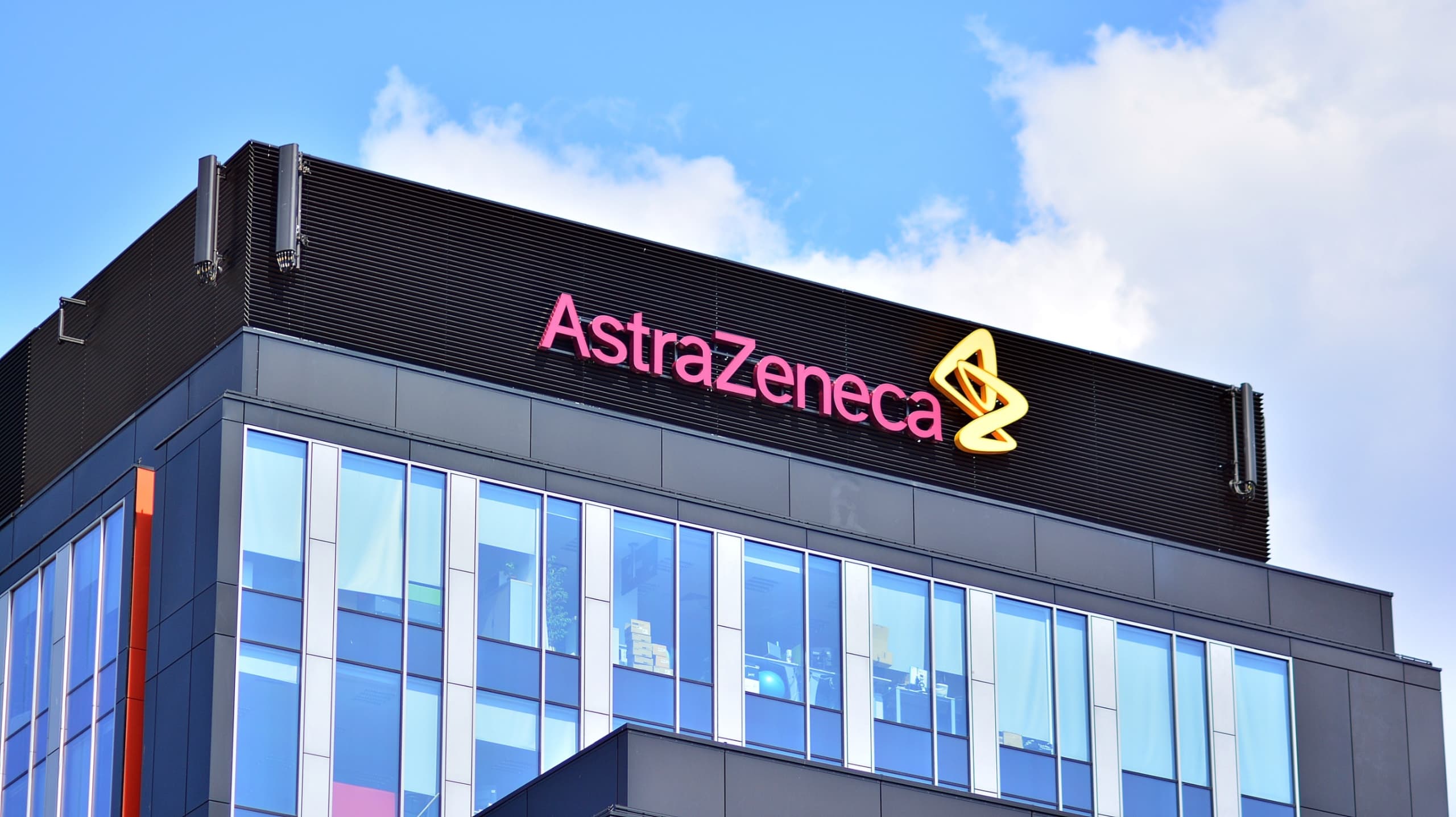 AZ Durvalumab 結合鉑類化療藥物,延長非小細胞肺癌患者無事件存活期