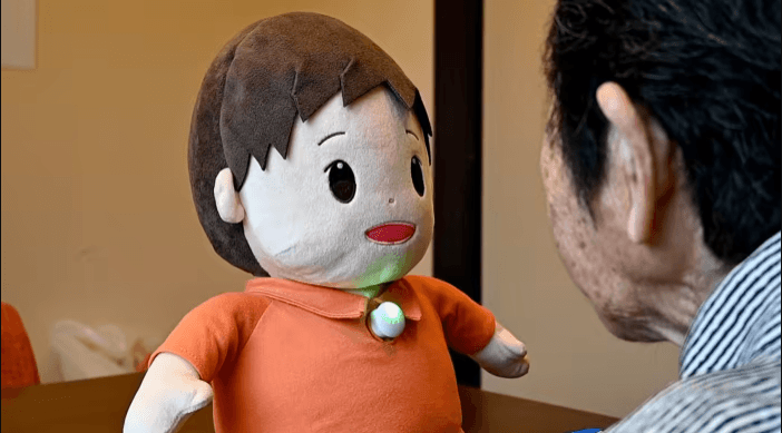 日本長照機構研發小男孩型 AI，安撫高齡失智者情緒