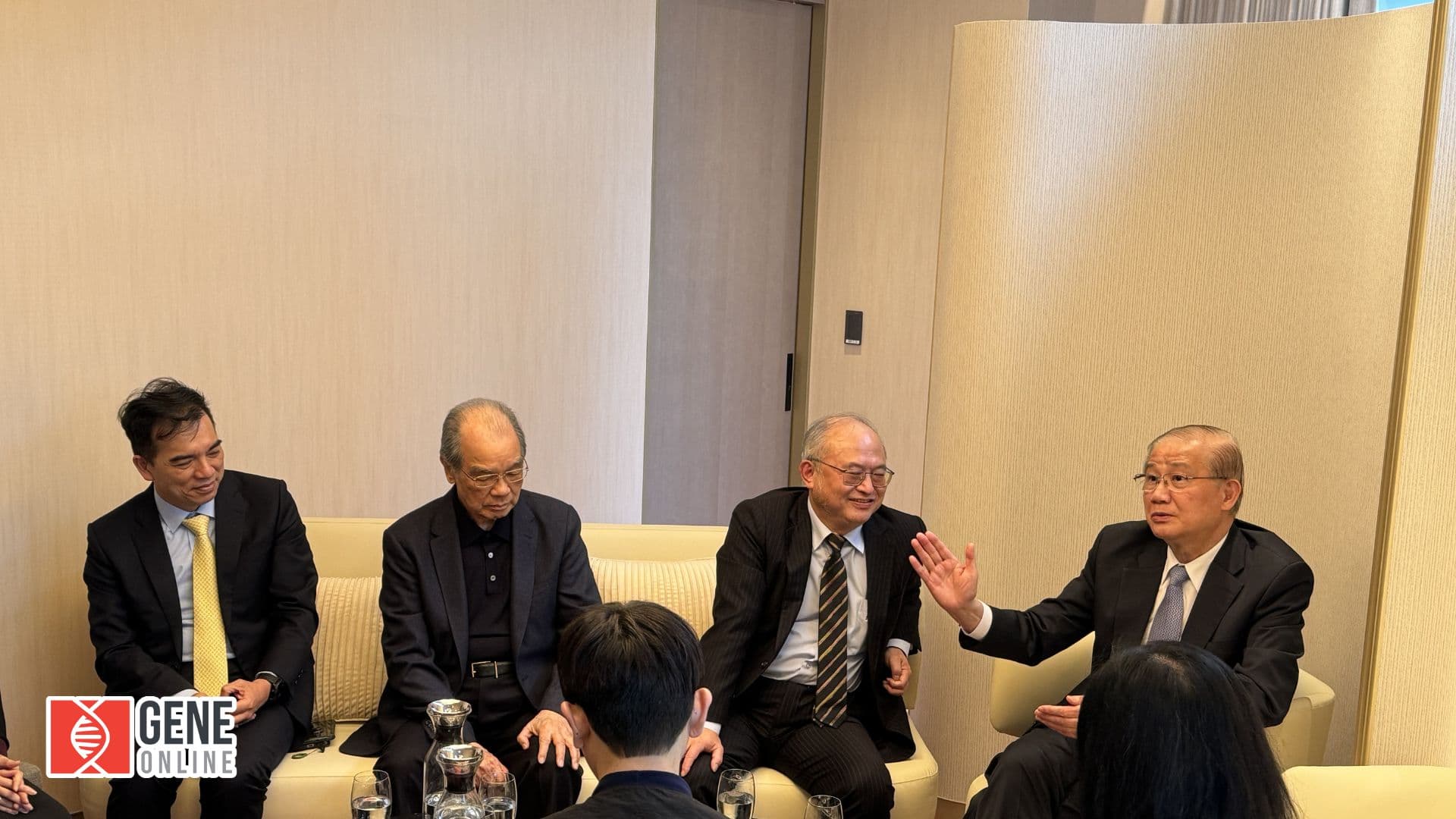 國家新創獎，英業達葉國一與友達柯富仁攜手出席，推下一代「富」國神山