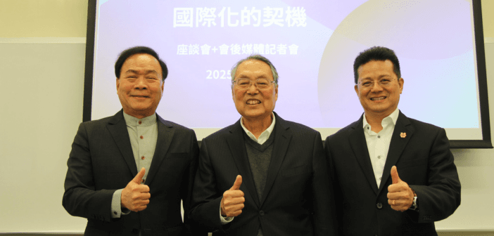 左起:李永川理事長、施振榮先生、陳堯賓理事長 (來源:台灣醫療暨生技器材工業同業公會)
