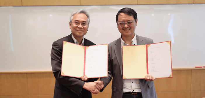 左起仁寶健康董事長彭聖華與智齡科技創辦人康仕仲完成簽約儀式。（來源：仁寶）