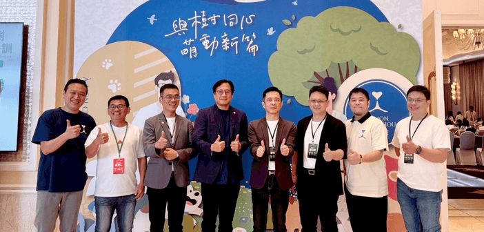 專注於寵物創新藥物開發的寶泰生醫(7850),15 日宣布與全臺最大連鎖藥局體系大樹(6469)達成策略結盟。左起寶泰生醫業務總監林宗翰、寵物部長陳育仁、寵物處長許利銘、寶泰生醫董事長宋豪麟、大樹董事長鄭明龍、大樹副總經理盧山峰、牧騰生技總經理黃常富與大樹門營處長黃峰聖(來源:寶泰生醫)