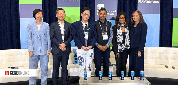 美國生技大展（BIO 2026）論壇「Bridging Borders: How US-Asia Collaboration Is Redefining Global Biotech Deal-Making」講者合影。佩圖思共同創辦人暨執行長林雲漢博士（左二）指出，在歐美審視非紅供應鏈的趨勢下，具備全球視野、創新機轉與商業潛力的亞洲生技資產，將成為下一波「NewCo」跨國合作的關鍵。（攝影：基因線上）